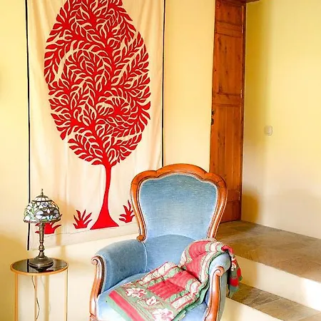 Sweetparos Bed & Breakfast *