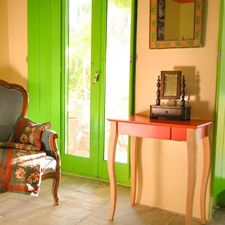 Sweetparos Bed & Breakfast *