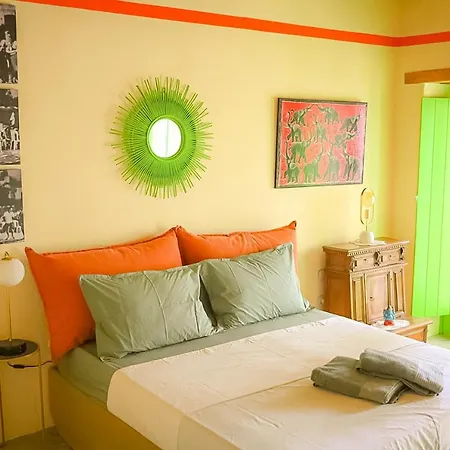 Sweetparos Bed & Breakfast *